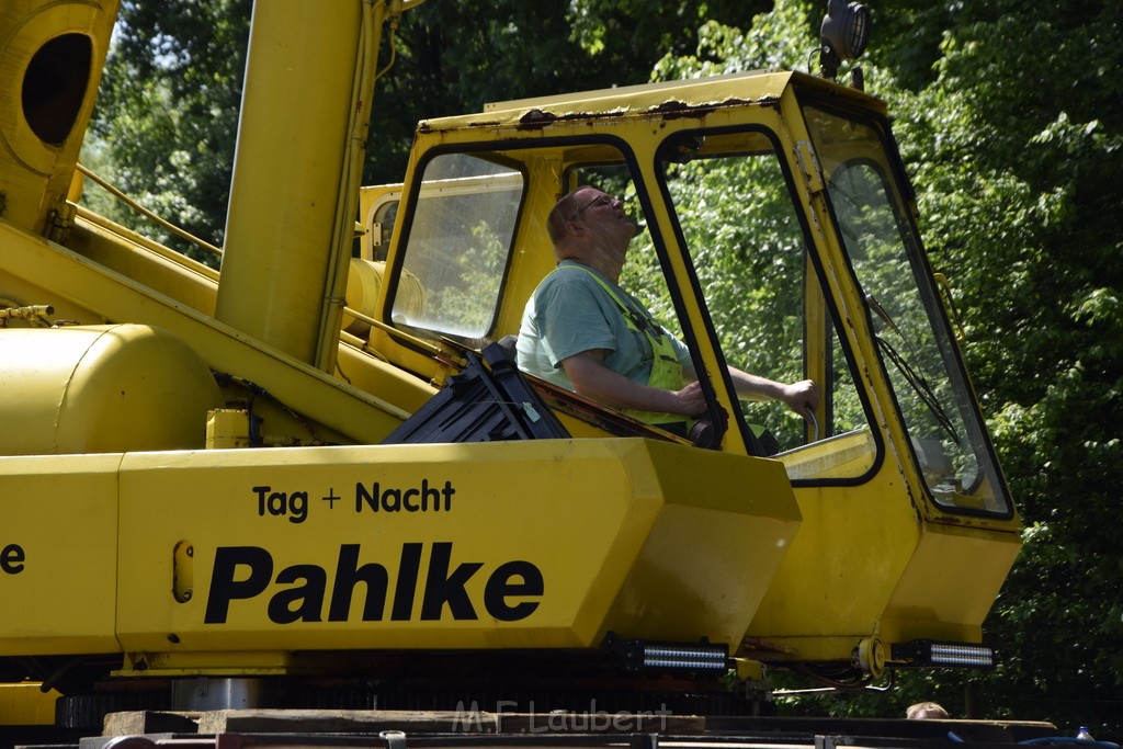 LKW in Boeschung A 3 Rich Frankfurt Hoehe Roesrath Lohmar P236.JPG - Miklos Laubert